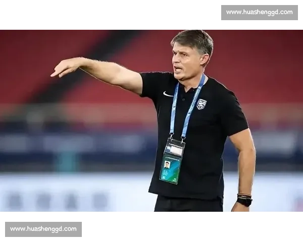 邓卓翔抵深备战：训练安排紧凑，状态饱满迎接关键战